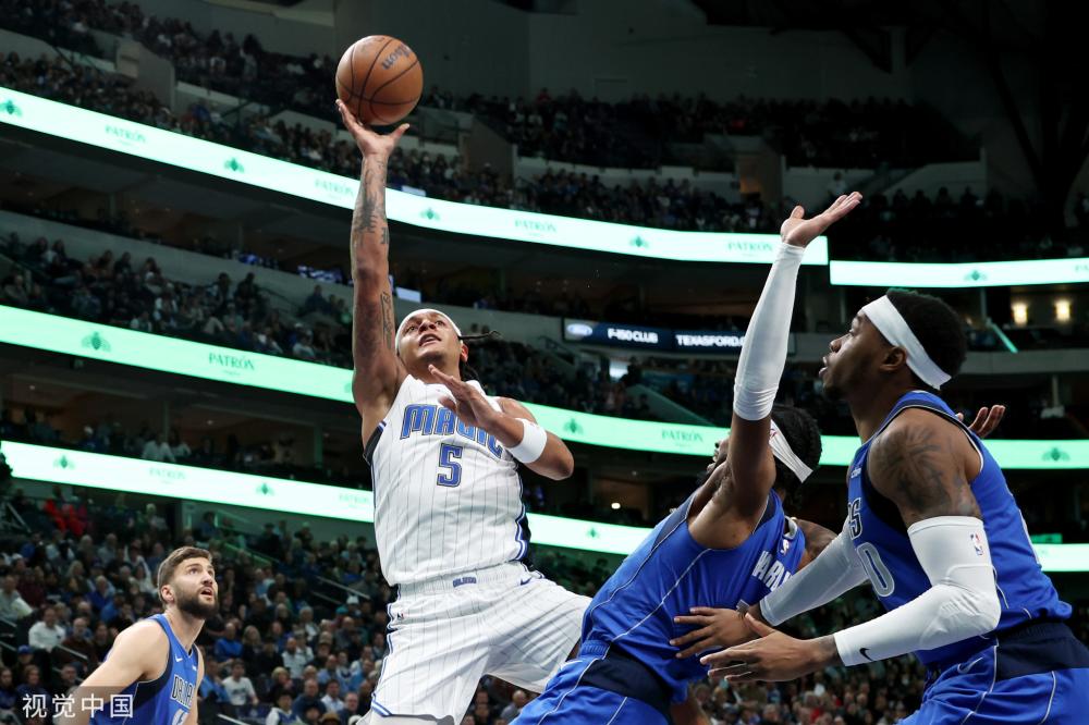 他还积极借 他还积极借