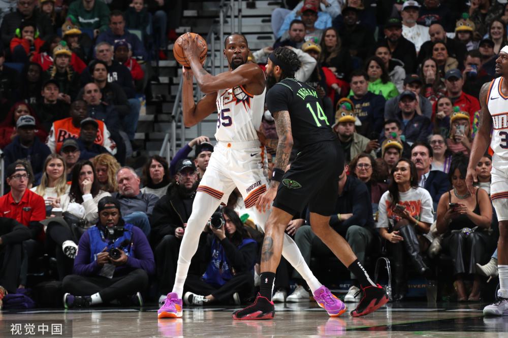 在接受采访 在接受采访