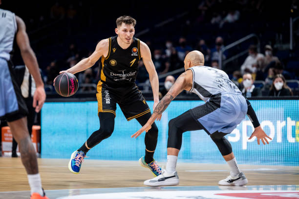 记者：拜仁先租后买2800万欧报价卢克曼，亚特兰大不接受