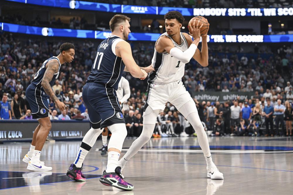 先发制人！西亚卡姆开场3中3独得9分 率队打停凯尔特人（强势开局！西亚卡姆三投全中轰下9分 率队迫使凯尔特人暂停）